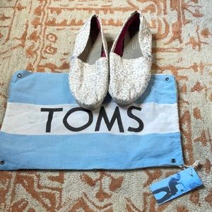 Tom’s women’s flats